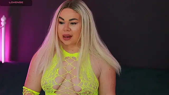 Snapshot of MissLilaa chatting on 12.11.24 MissLilaa online show from 12.11.24