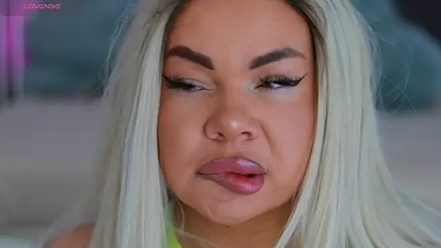 Snapshot of MissLilaa chatting on 01.16.25 MissLilaa online show from 01.16.25