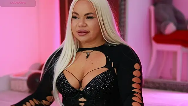 Snapshot of MissLilaa chatting on 03.02.25 MissLilaa online show from 03.02.25