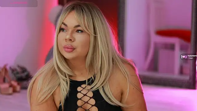 Snapshot of MissLilaa chatting on 03.13.25 MissLilaa online show from 03.13.25