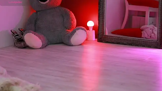 Snapshot of MissLilaa chatting on 03.13.25 MissLilaa online show from 03.13.25