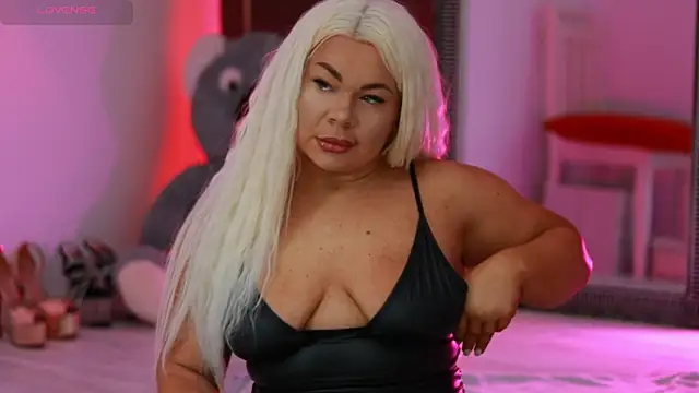 Snapshot of MissLilaa chatting on 03.14.25 MissLilaa online show from 03.14.25