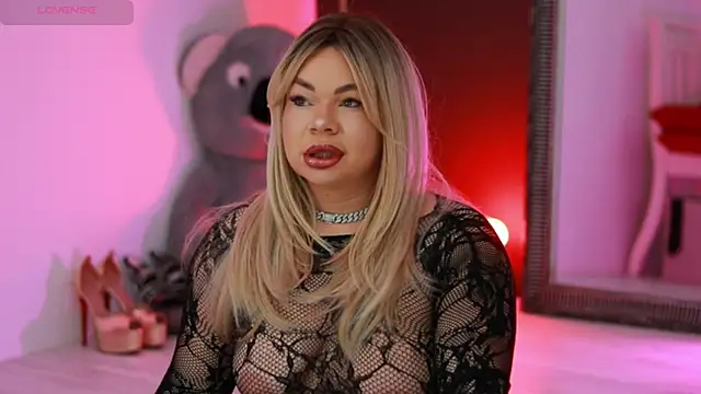 Snapshot of MissLilaa chatting on 03.22.25 MissLilaa online show from 03.22.25