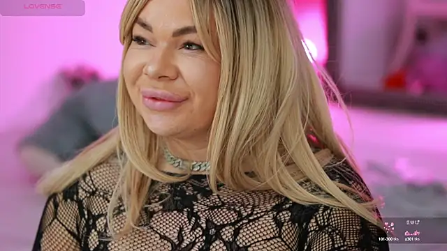 Snapshot of MissLilaa chatting on 03.22.25 MissLilaa online show from 03.22.25