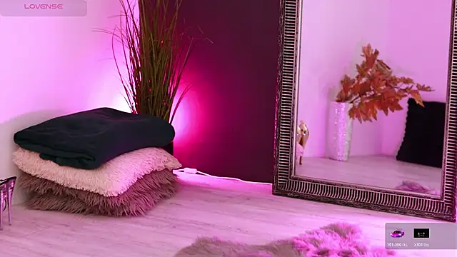 Snapshot of MissLilaa chatting on 10.25.25 MissLilaa online show from 10.25.25