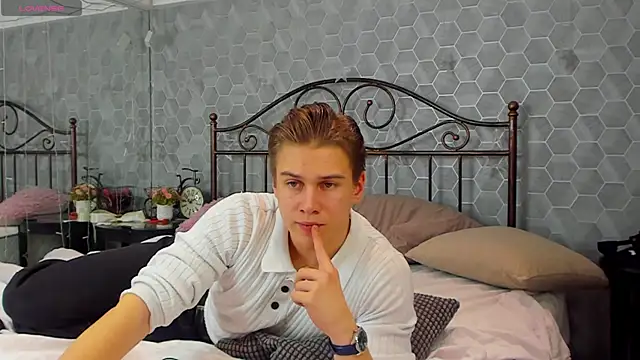 Snapshot of Marcus_Swampov chatting on 12.22.24 Marcus Swampov online show from 12.22.24