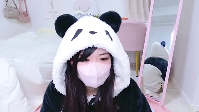 Snapshot of NAMI_s2 chatting on 01.06.25 NAMI s2 online show from 01.06.25
