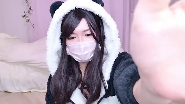 Snapshot of NAMI_s2 chatting on 02.10.25 NAMI s2 online show from 02.10.25