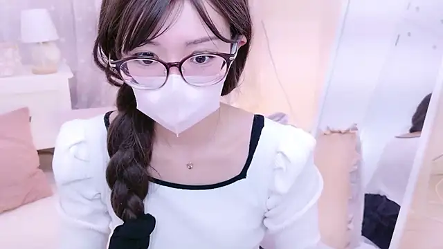Snapshot of NAMI_s2 chatting on 09.11.25 NAMI s2 online show from 09.11.25