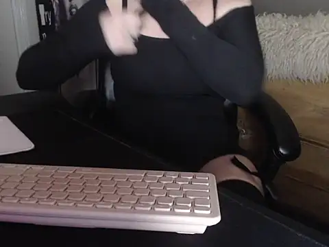 BettyDavisX online show from 12.27.24