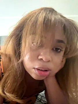 Snapshot of camiliaskye chatting on 10.21.25 camiliaskye online show from 10.21.25