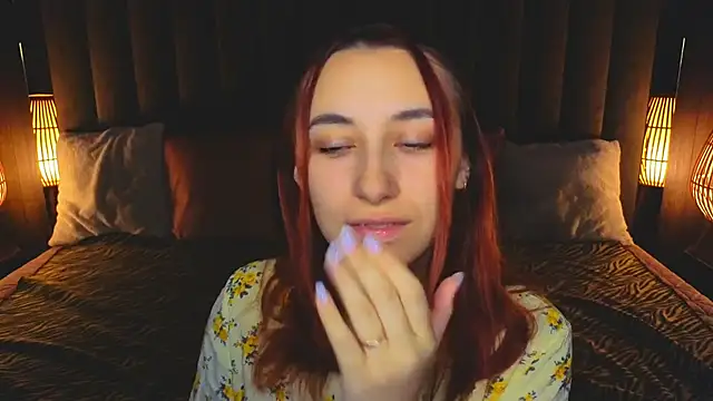 Roxy Rayy online show from 10.22.25