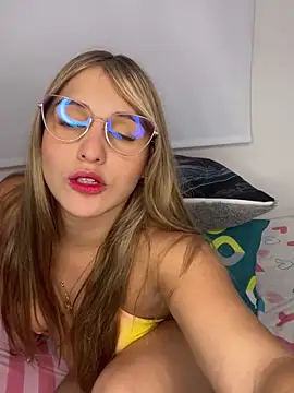 Snapshot of sophijenner chatting on 02.04.25 sophijenner online show from 02.04.25