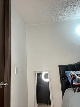 Snapshot of sophijenner chatting on 02.18.25 sophijenner online show from 02.18.25