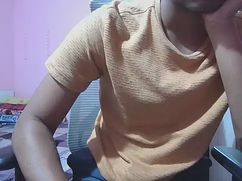 Snapshot of KissesBoyAD chatting on 10.29.25 KissesBoyAD online show from 10.29.25