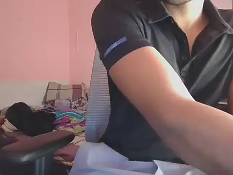 Snapshot of KissesBoyAD chatting on 11.05.25 KissesBoyAD online show from 11.05.25