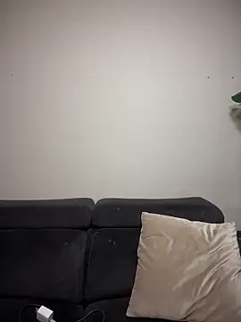 imlindapink online show from 12.17.25