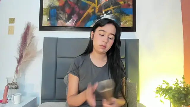 LaraGoldd online show from 10.15.25