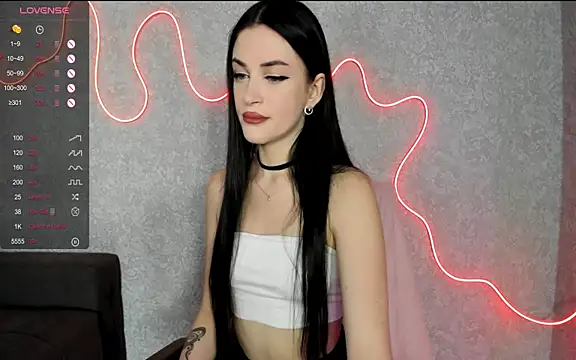 Snapshot of Molly_Crystall chatting on 10.10.25 Molly Crystall online show from 10.10.25