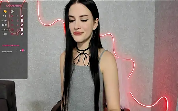 Snapshot of Molly_Crystall chatting on 10.20.25 Molly Crystall online show from 10.20.25