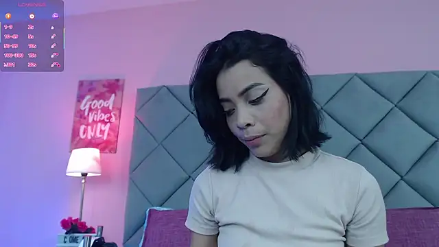 SaraSchmitt online show from 03.12.25