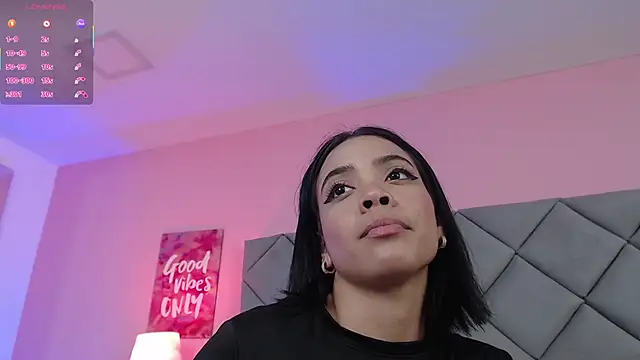 SaraSchmitt online show from 03.18.25