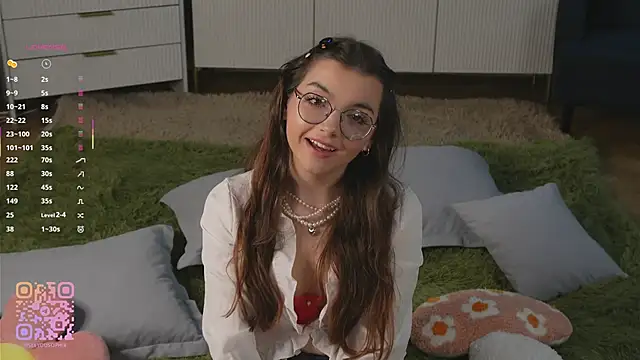 Snapshot of FlairEdgin chatting on 10.16.25 FlairEdgin online show from 10.16.25