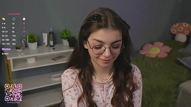 Snapshot of FlairEdgin chatting on 10.22.25 FlairEdgin online show from 10.22.25