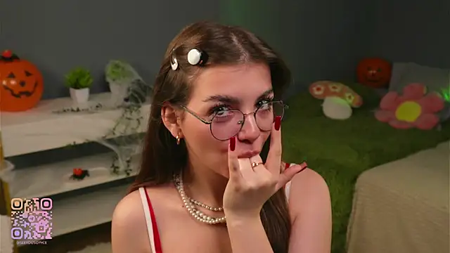 Snapshot of FlairEdgin chatting on 10.25.25 FlairEdgin online show from 10.25.25