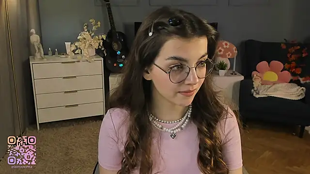 Snapshot of FlairEdgin chatting on 11.03.25 FlairEdgin online show from 11.03.25