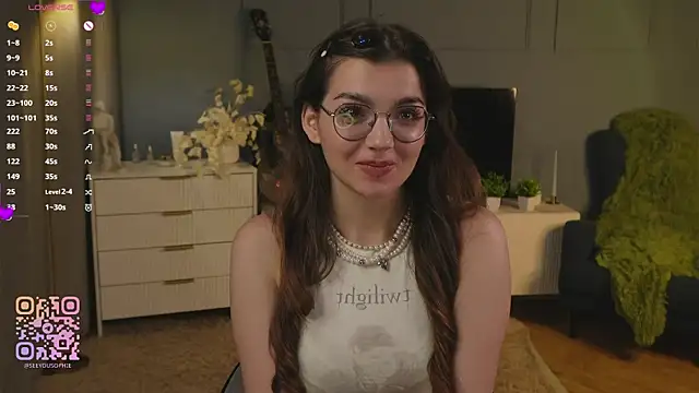 Snapshot of FlairEdgin chatting on 11.05.25 FlairEdgin online show from 11.05.25