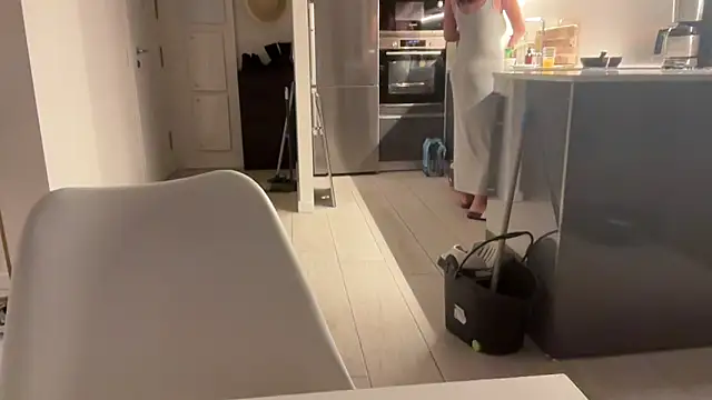 Snapshot of leaxoxo chatting on 12.05.24 leaxoxo online show from 12.05.24