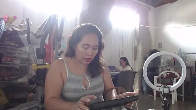 anniecoopeer online show from 02.05.25