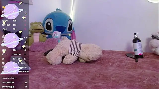 Snapshot of evie_cloud chatting on 10.11.25 evie cloud online show from 10.11.25