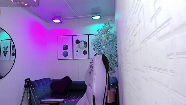 Tiara rr online show from 04.15.26