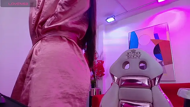 Ema louis  online show from 10.19.25