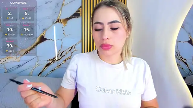 Snapshot of samanthasweeth chatting on 10.10.25 samanthasweeth online show from 10.10.25