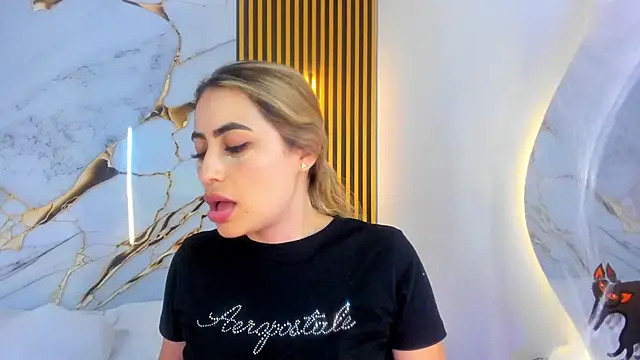 Snapshot of samanthasweeth chatting on 10.18.25 samanthasweeth online show from 10.18.25