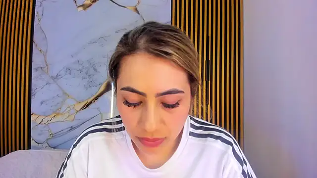 Snapshot of samanthasweeth chatting on 10.22.25 samanthasweeth online show from 10.22.25