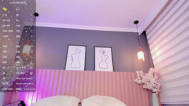 Snapshot of babee_sophie chatting on 10.15.25 babee sophie online show from 10.15.25