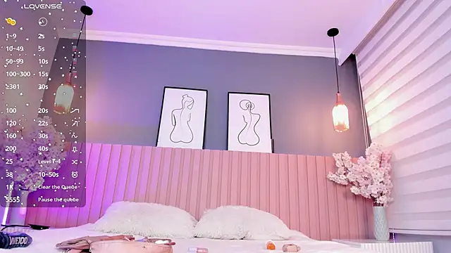 Snapshot of babee_sophie chatting on 10.24.25 babee sophie online show from 10.24.25