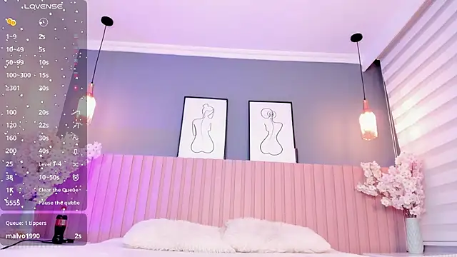 Snapshot of babee_sophie chatting on 10.25.25 babee sophie online show from 10.25.25