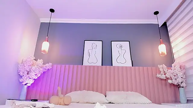 Snapshot of babee_sophie chatting on 10.29.25 babee sophie online show from 10.29.25