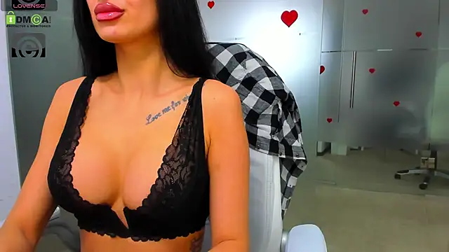 Queenrafaella online show from 03.12.26