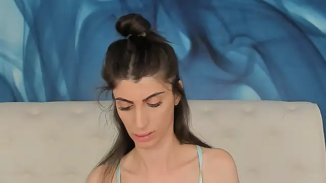 SkinnyDolly online show from 10.03.25