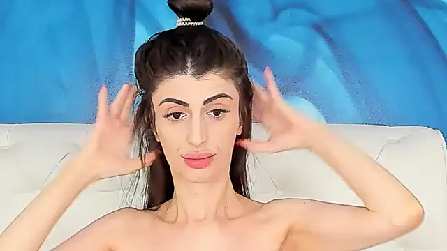 Snapshot of SkinnyDolly chatting on 02.02.26 SkinnyDolly online show from 02.02.26