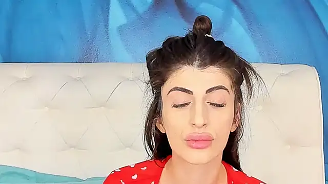 Snapshot of SkinnyDolly chatting on 02.05.26 SkinnyDolly online show from 02.05.26