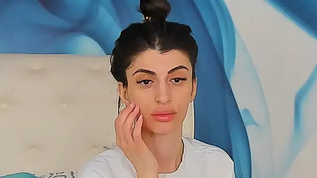 SkinnyDolly online show from 04.06.26