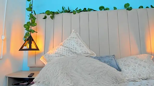 JulianaWaldo online show from 12.22.24