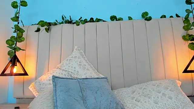 JulianaWaldo online show from 12.22.24